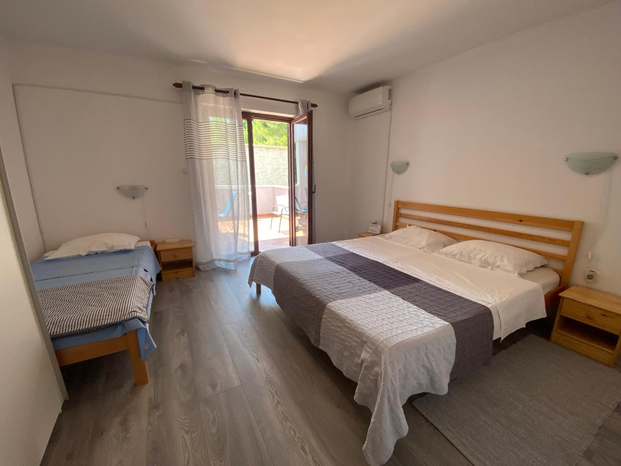 Apartments Lungomare Pula Exterior photo